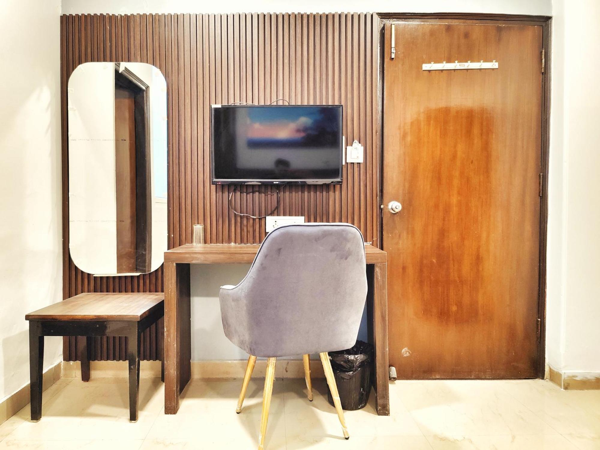 Airport Hotel The Terminal Нью-Дели Экстерьер фото